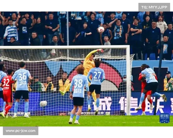 上海海港1-0客胜大连英博,加布里埃尔制胜球助球队实现中超三连冠 上海海港1-0客胜大连英博,加布里埃尔制胜球助球队实现中超三连冠